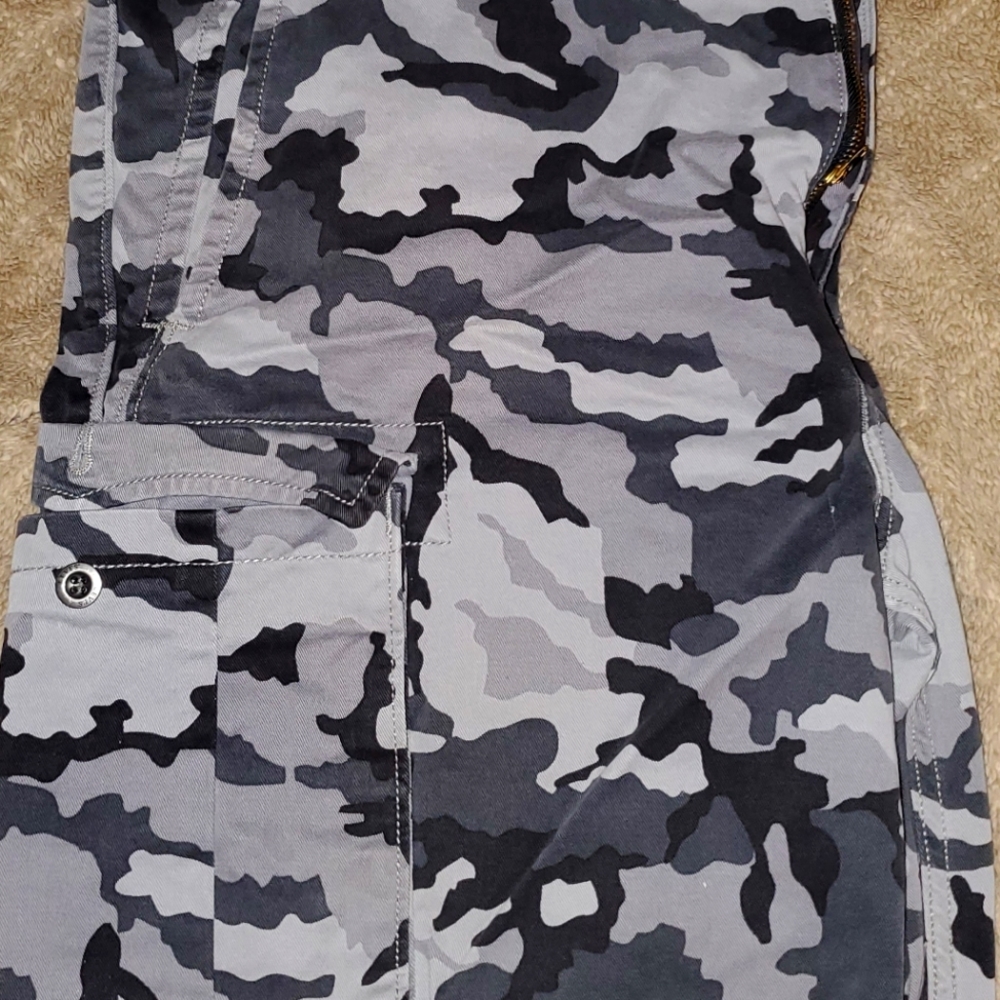 Mens Levi's camo cargo shorts